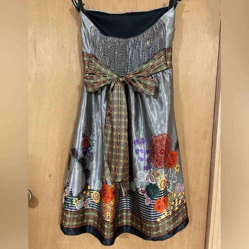 FOREVER- Satin like strapless dress - Picture 3 of 3